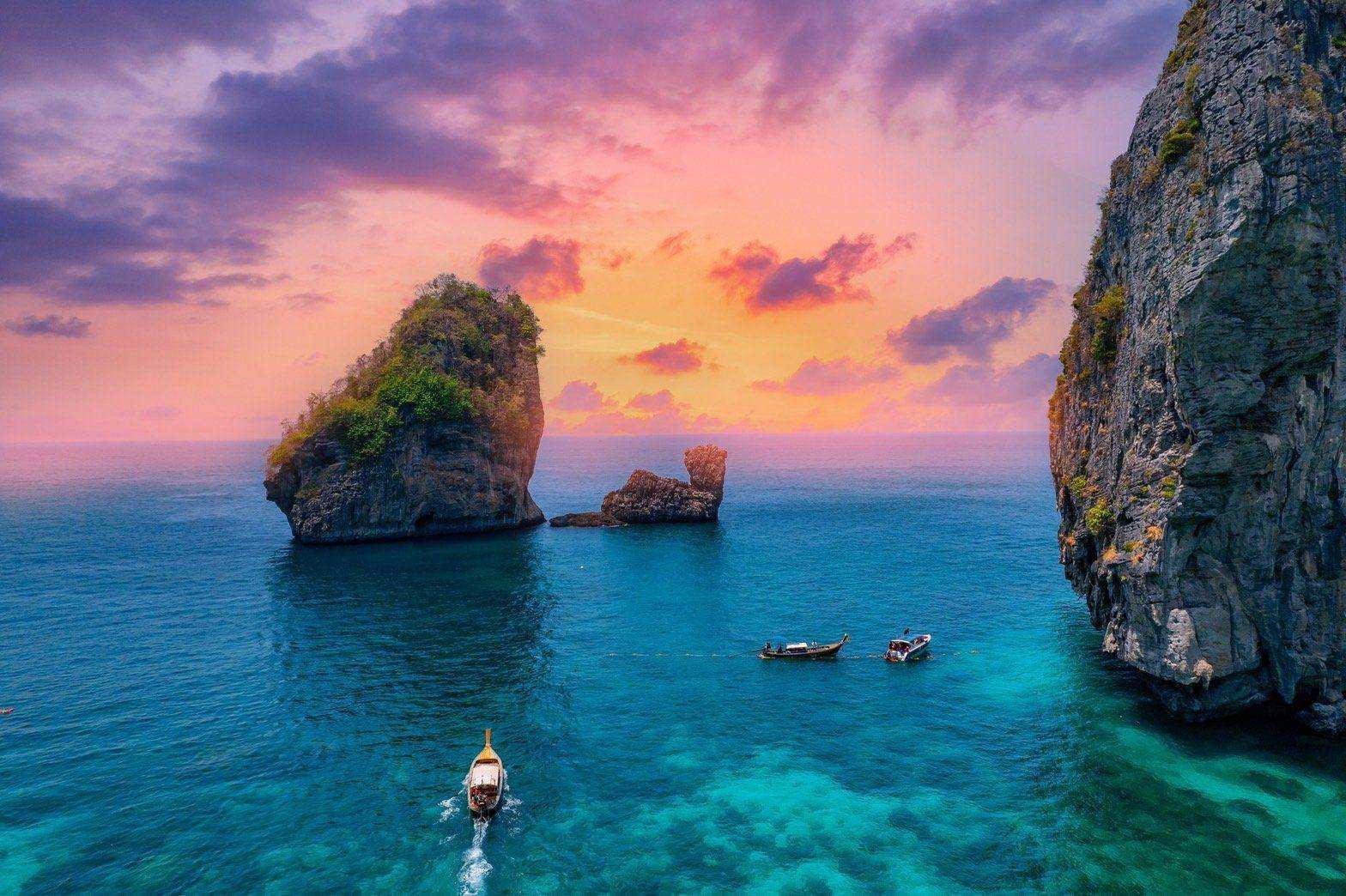 Phi Phi sunset and 4-island Krabi tour by speed boat