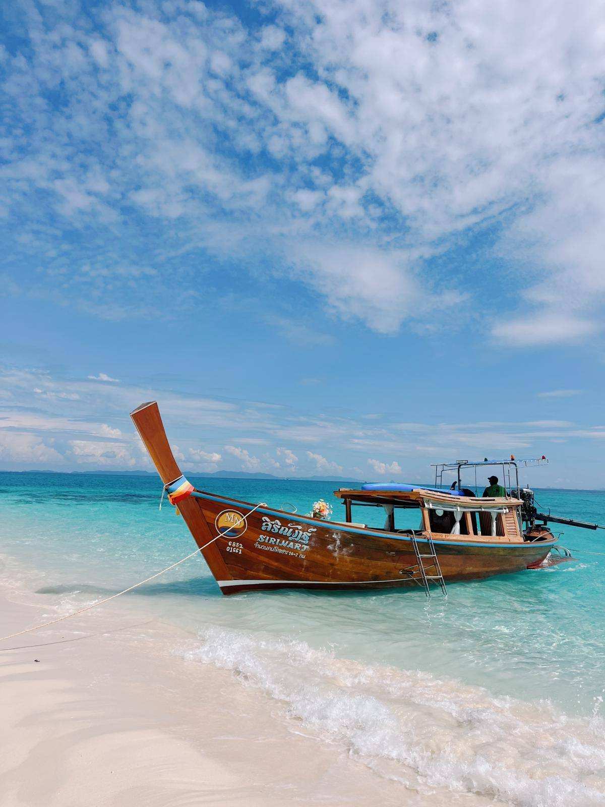 Private luxury longtail to Phi Phi Island, Krabi tour