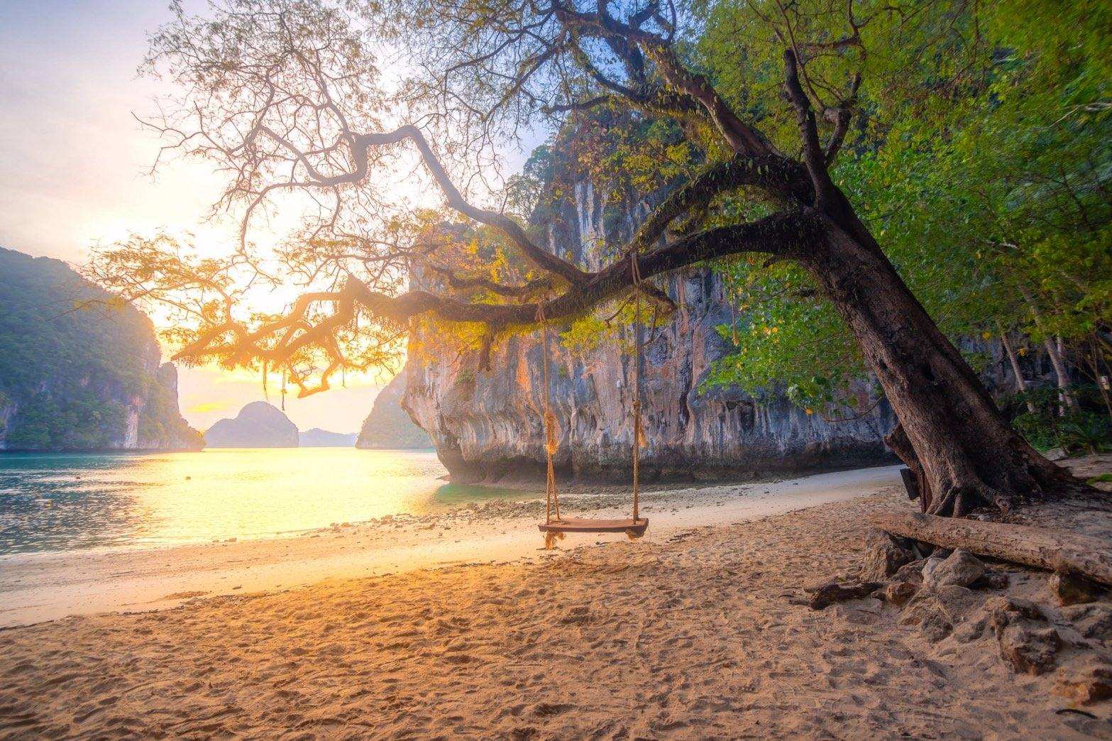 Private luxury longtail boat to Hong Island, Krabi tour