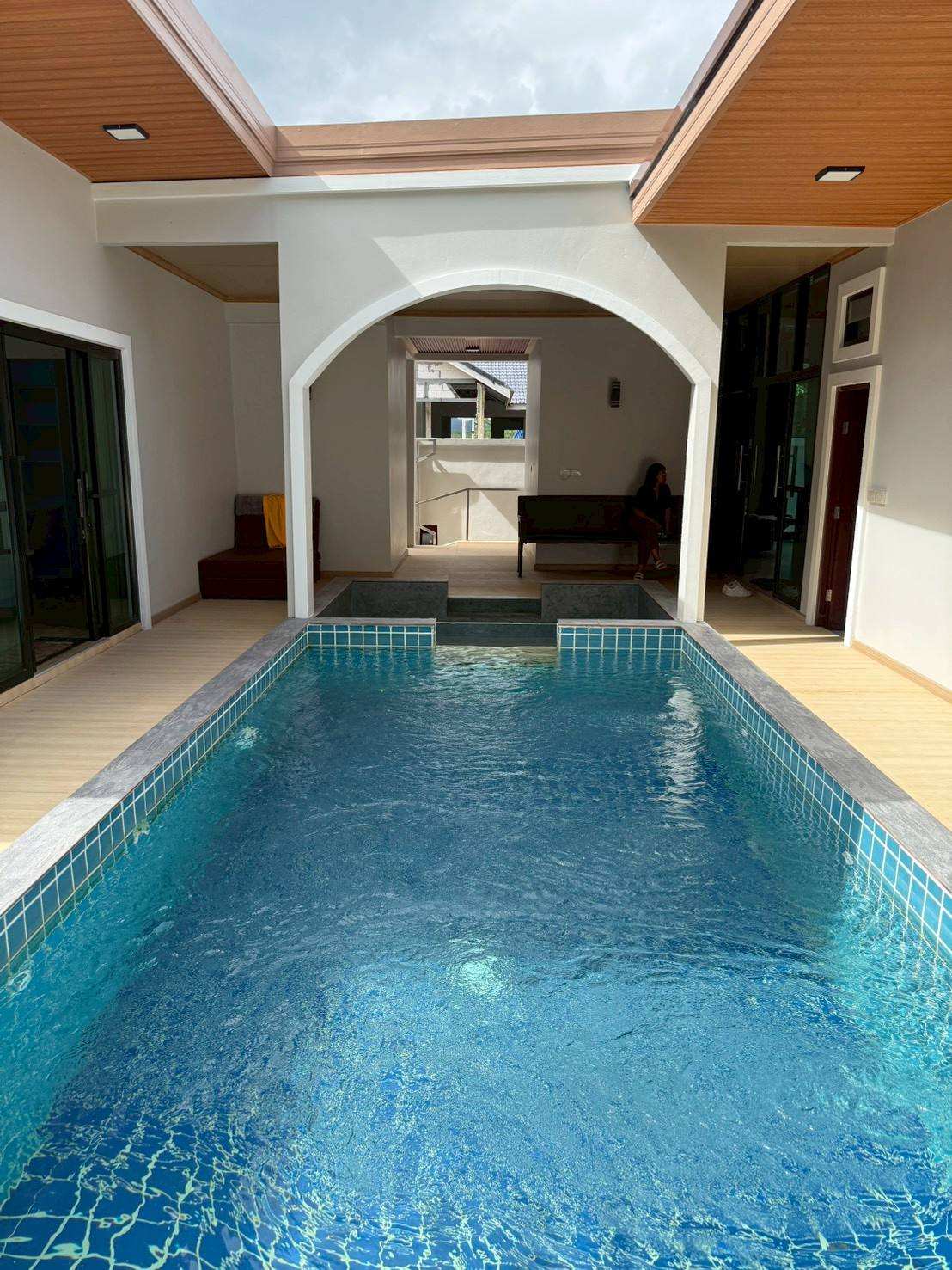 LINE_ALBUM_Qlity pool villa 6.9MB_260529_45