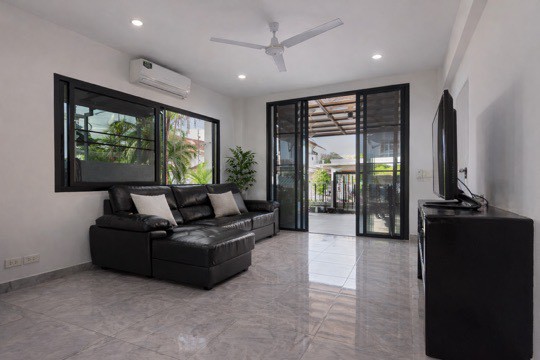 LINE_ALBUM_Aonang garden villa_260718_3