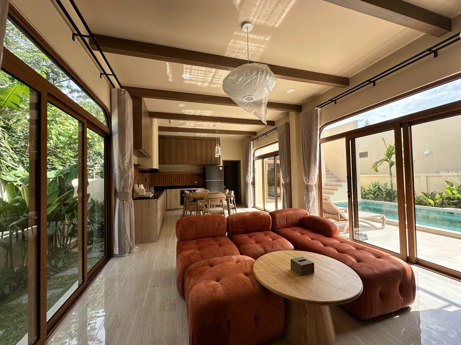 LINE_ALBUM_Fern Makkro Villa_260902_44