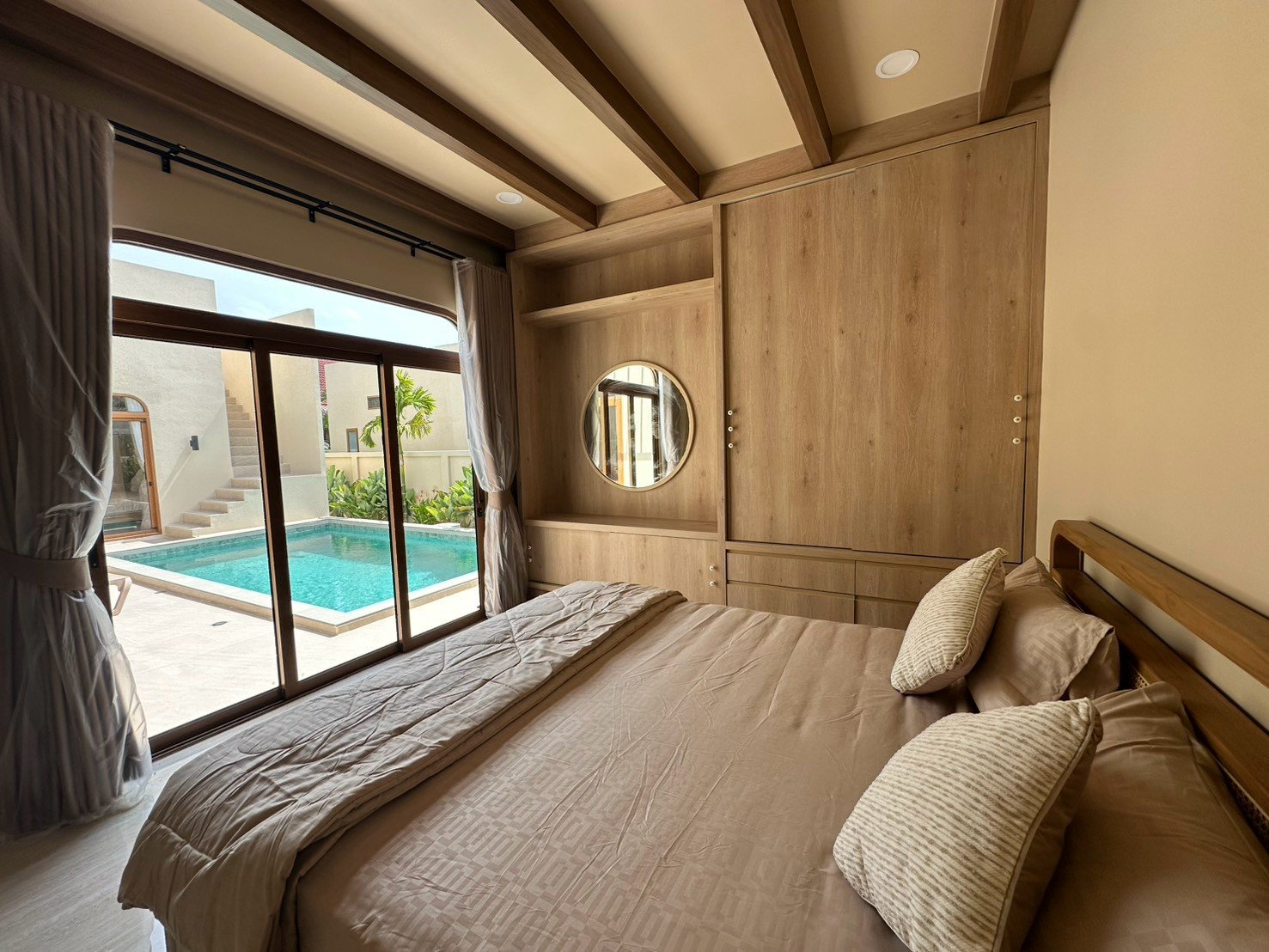 LINE_ALBUM_Fern Makkro Villa_260902_56