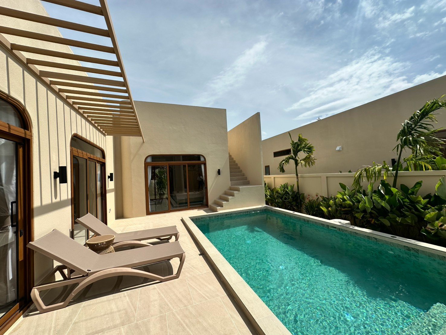 LINE_ALBUM_Fern Makkro Villa_260902_57