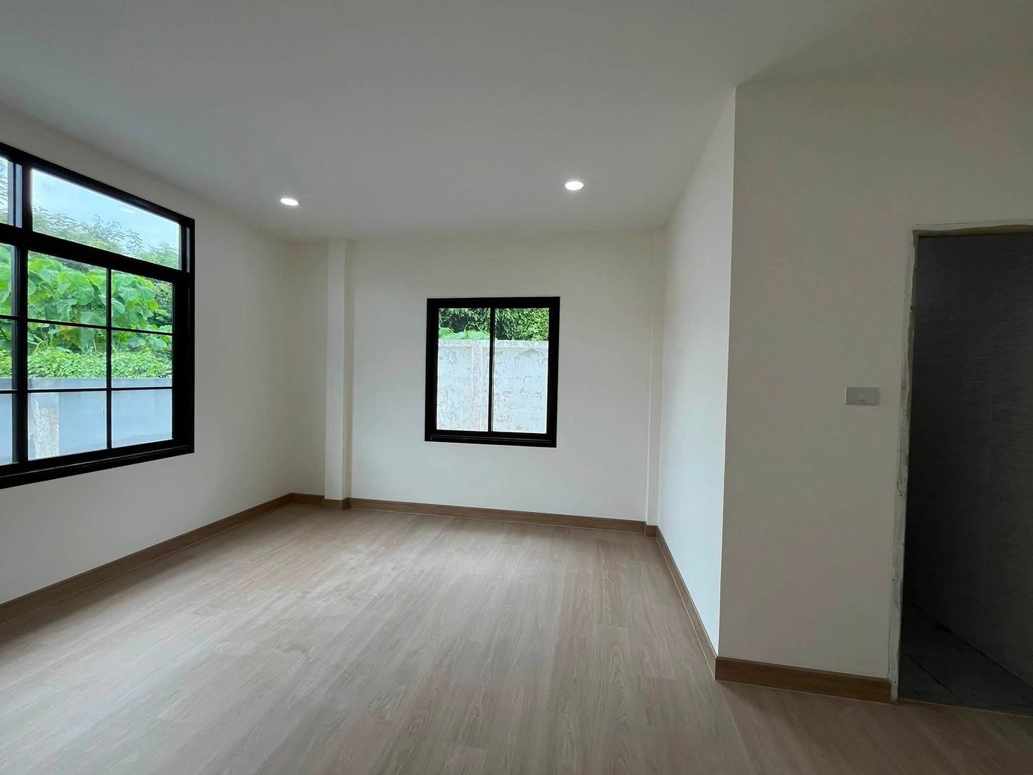 LINE_ALBUM_Renovated Corner Single-Storey House Near Central_260918_14