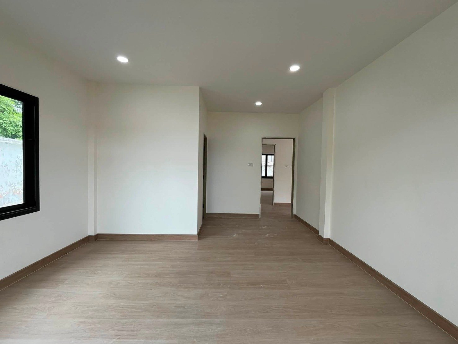 LINE_ALBUM_Renovated Corner Single-Storey House Near Central_260918_16