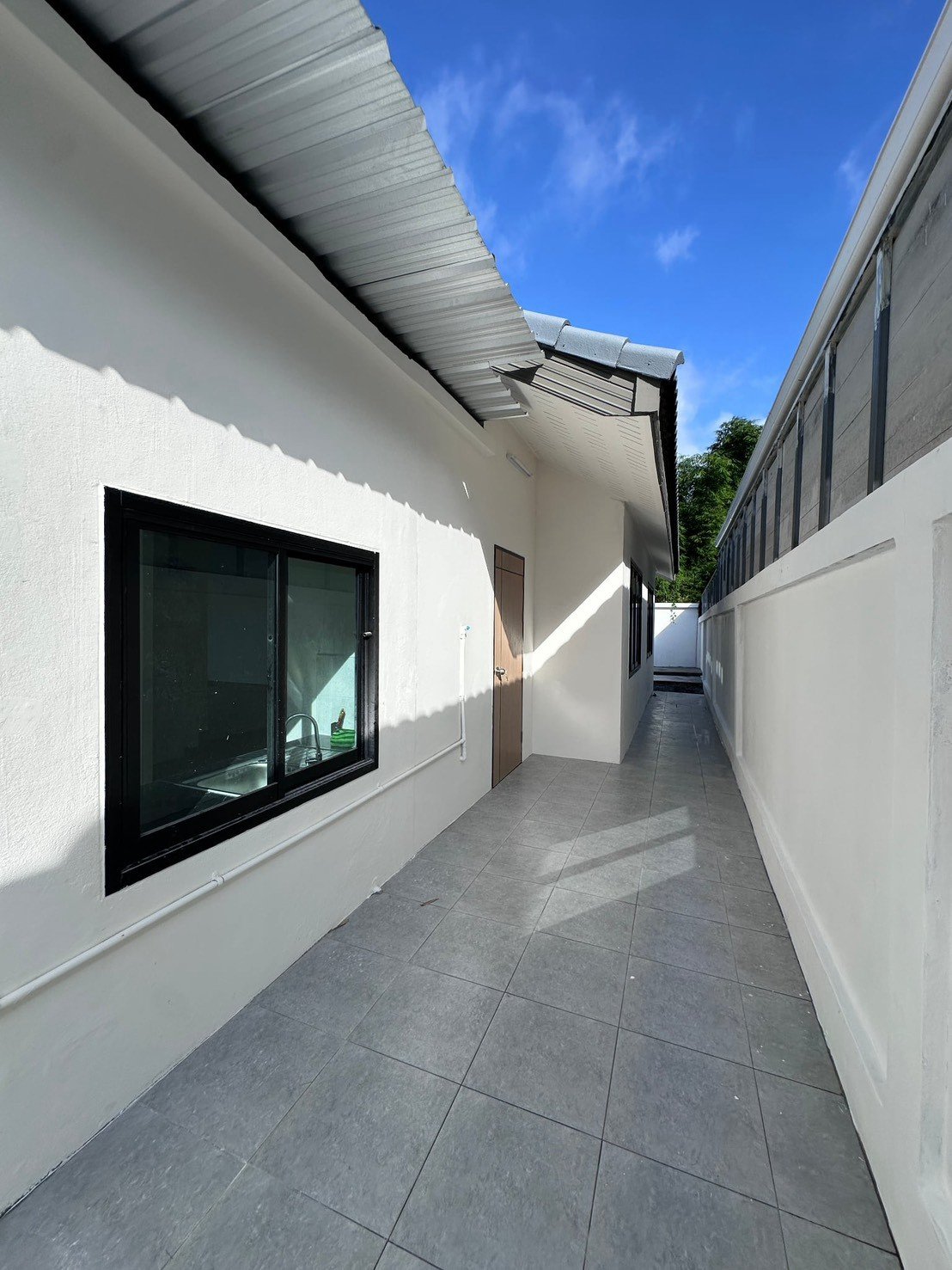 LINE_ALBUM_Renovated Corner Single-Storey House Near Central_260918_9