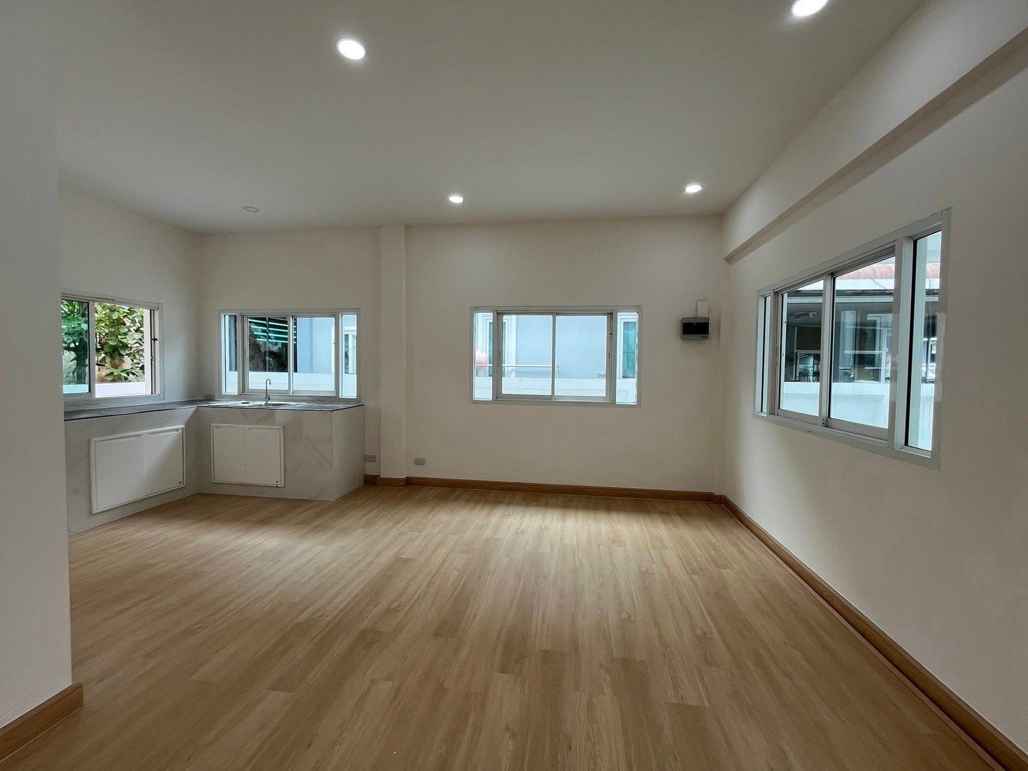 LINE_ALBUM_Urgent Sale! Corner single-storey house Krabi town_260918_3