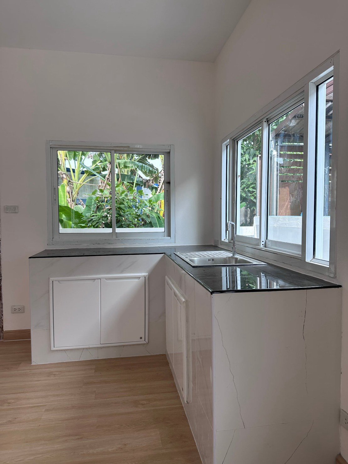 LINE_ALBUM_Urgent Sale! Corner single-storey house Krabi town_260918_6